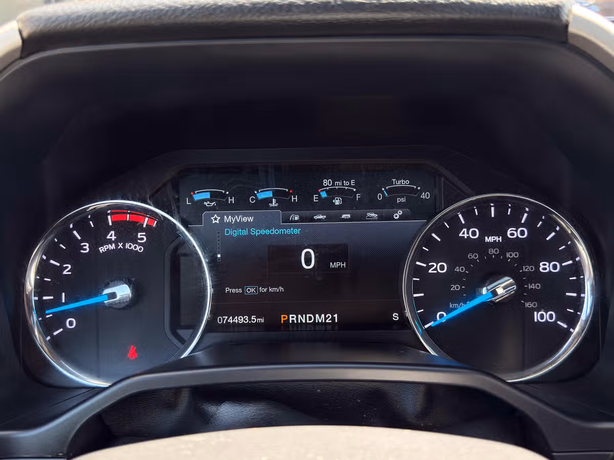 2017 Ford F-350 Super Duty Lariat Crew Cab Image 36
