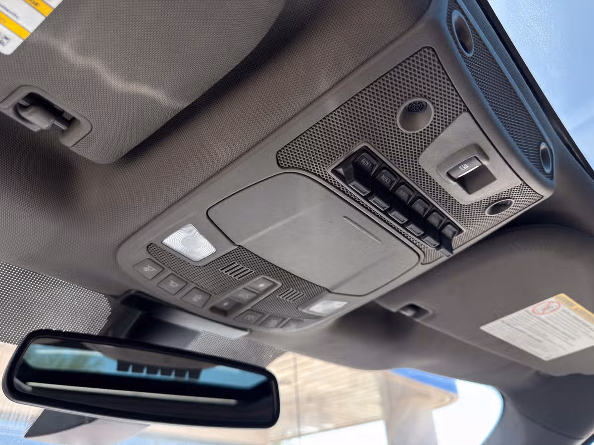 2017 Ford F-350 Super Duty Lariat Crew Cab Image 38