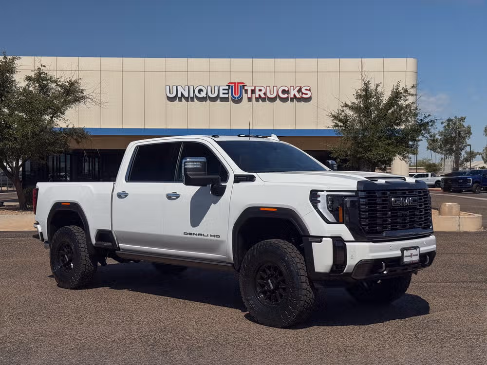 2024 GMC Sierra 3500HD Denali Ultimate Crew Cab Image 5