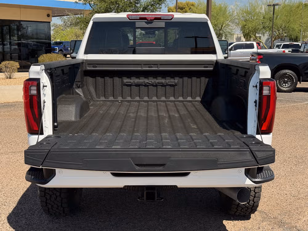 2024 GMC Sierra 3500HD Denali Ultimate Crew Cab Image 10