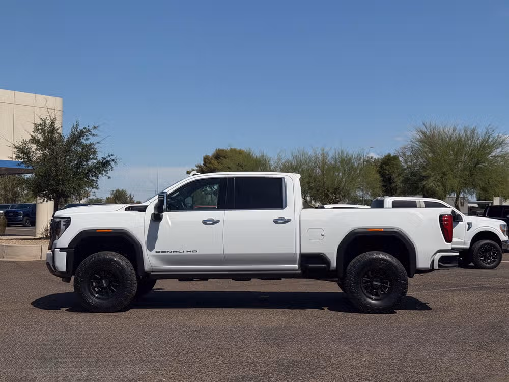 2024 GMC Sierra 3500HD Denali Ultimate Crew Cab Image 12