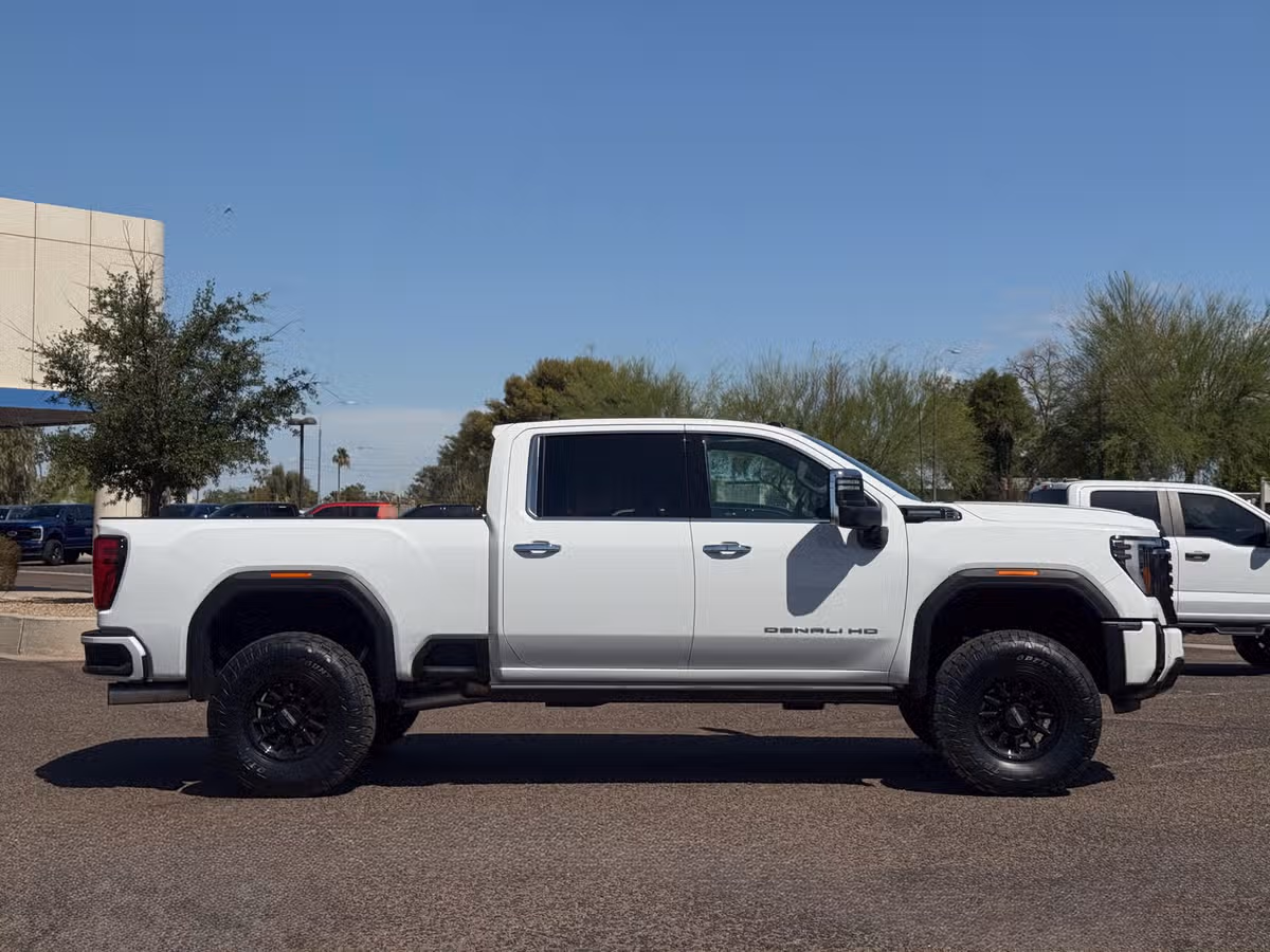 2024 GMC Sierra 3500HD Denali Ultimate Crew Cab Image 6