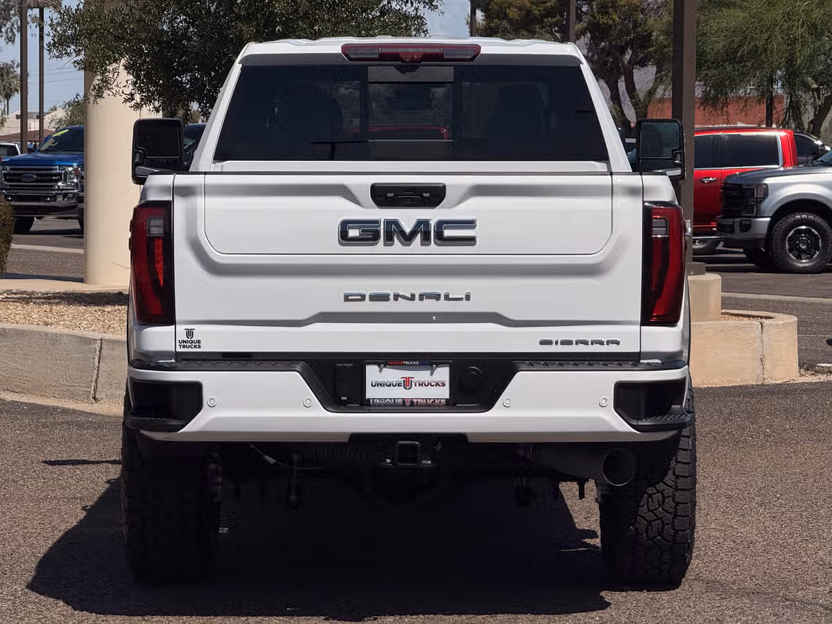 2024 GMC Sierra 3500HD Denali Ultimate Crew Cab Image 9