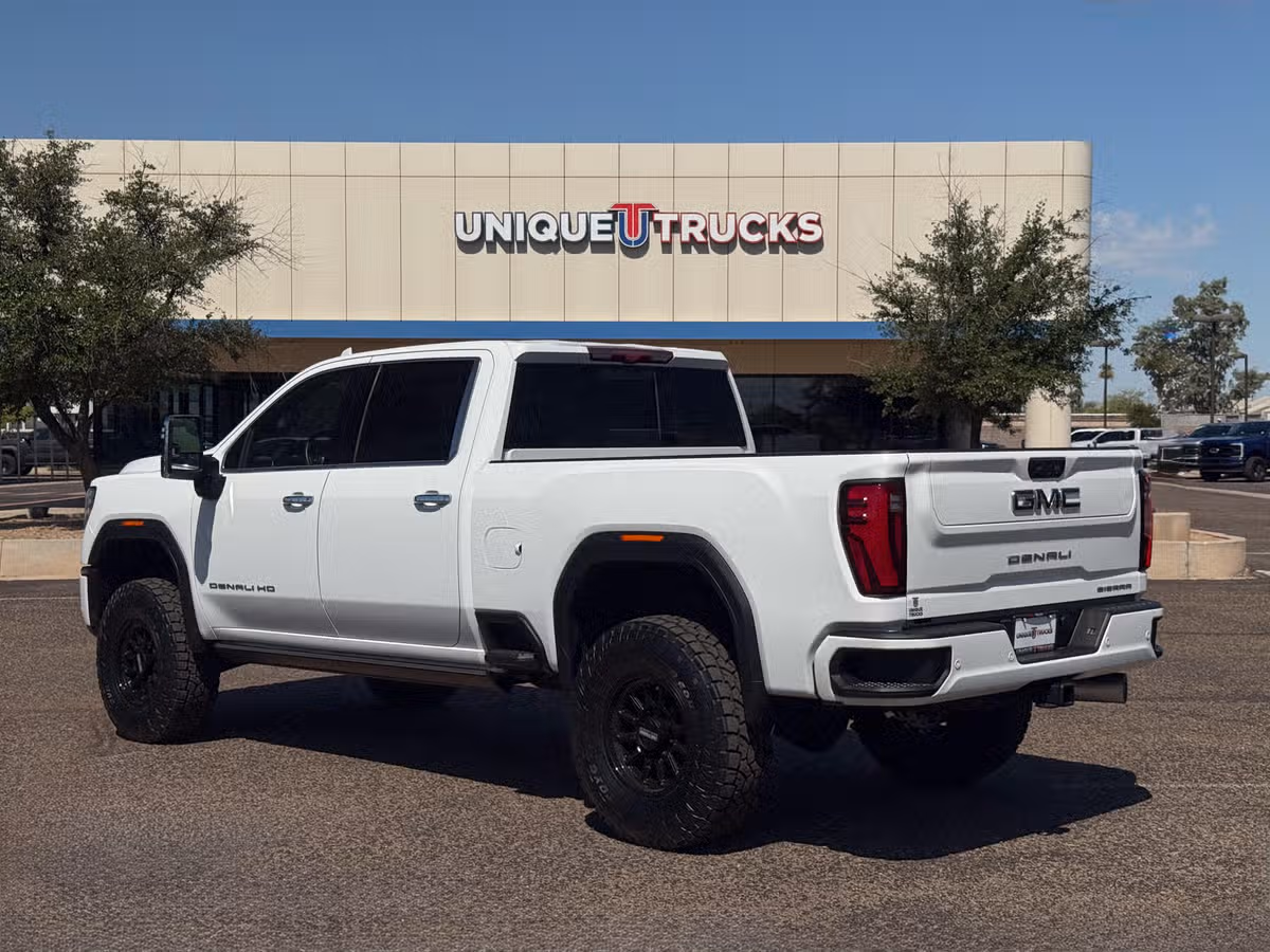 2024 GMC Sierra 3500HD Denali Ultimate Crew Cab Image 11