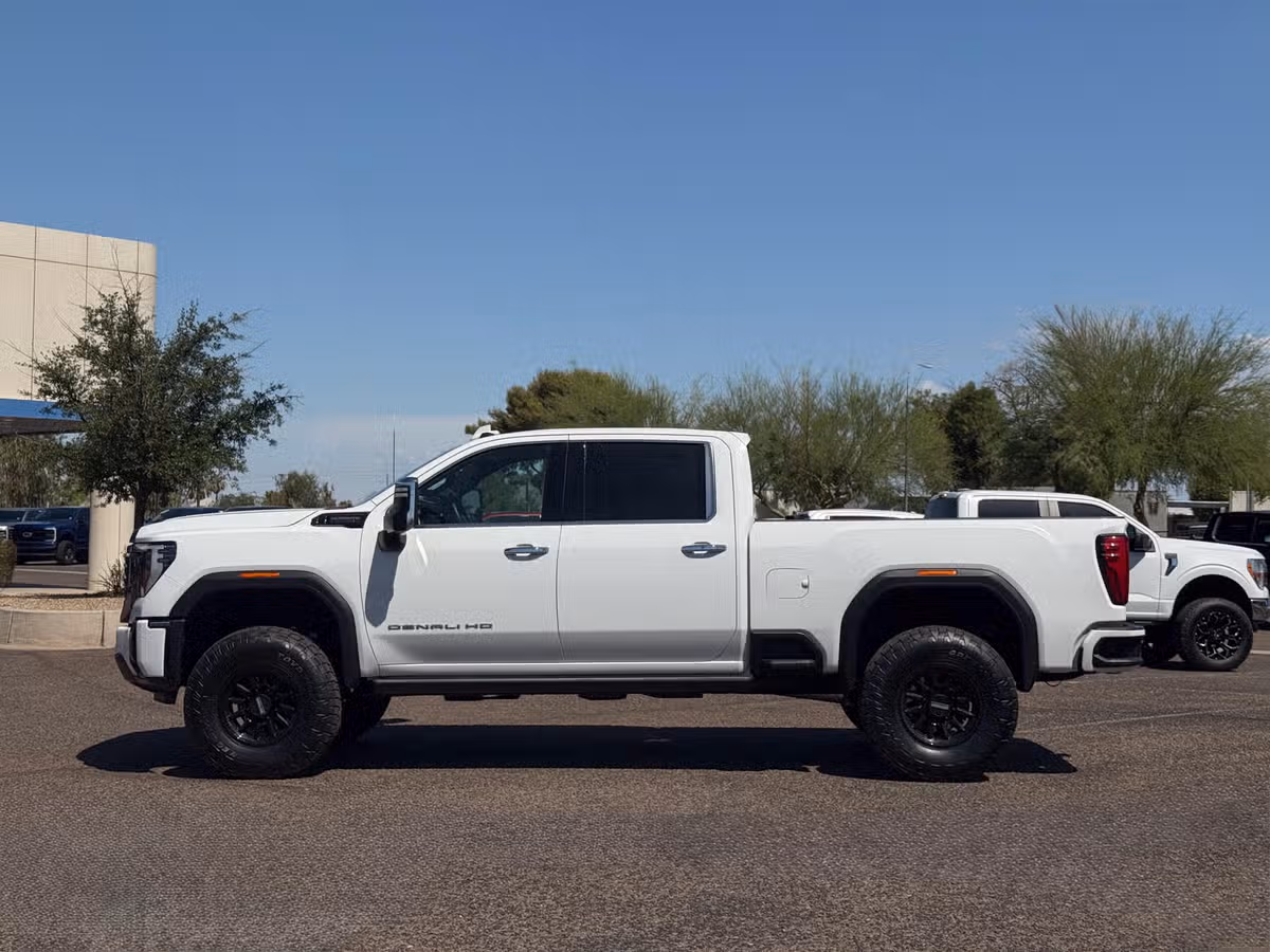 2024 GMC Sierra 3500HD Denali Ultimate Crew Cab Image 12