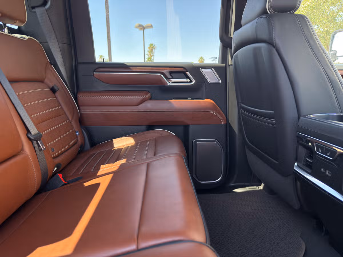 2024 GMC Sierra 3500HD Denali Ultimate Crew Cab Image 30
