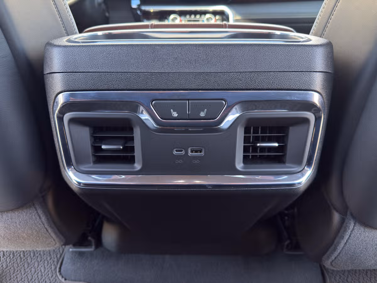 2024 GMC Sierra 3500HD Denali Ultimate Crew Cab Image 34