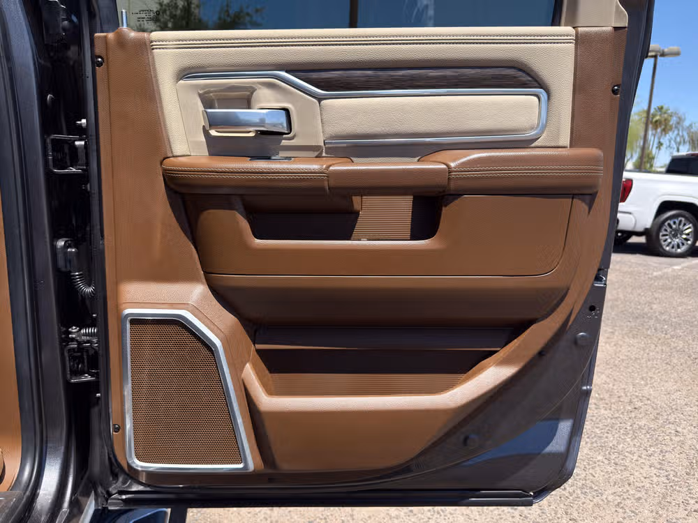 2020 Ram 3500 Laramie Crew Cab Image 25