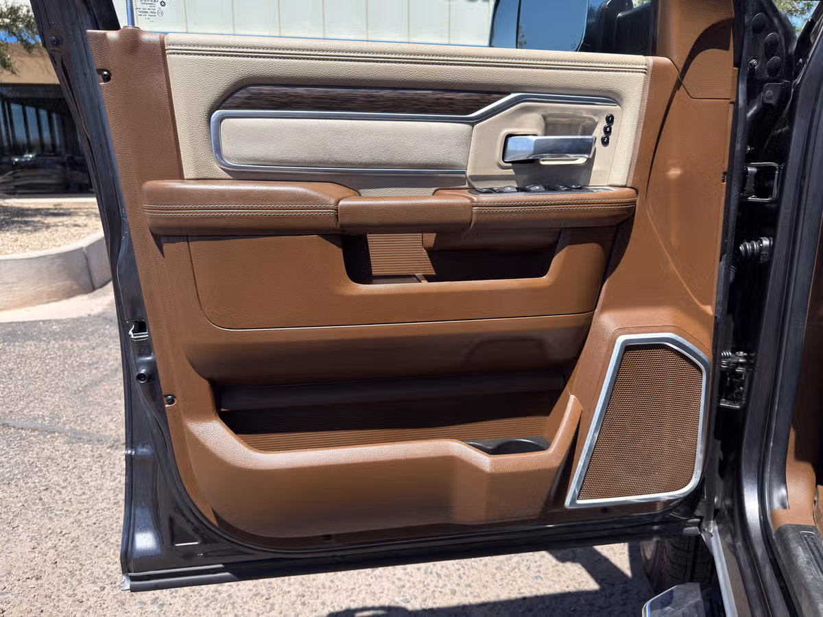 2020 Ram 3500 Laramie Crew Cab Image 17