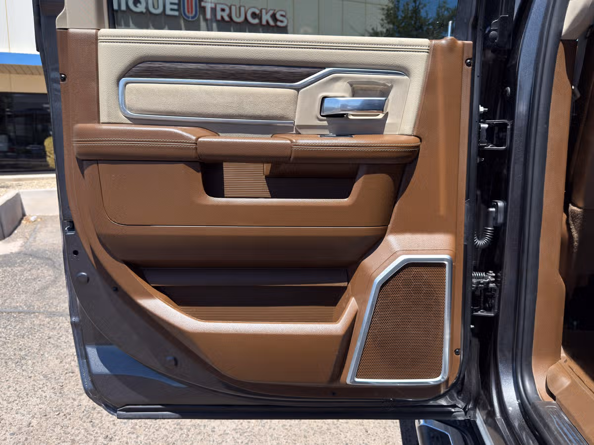 2020 Ram 3500 Laramie Crew Cab Image 21