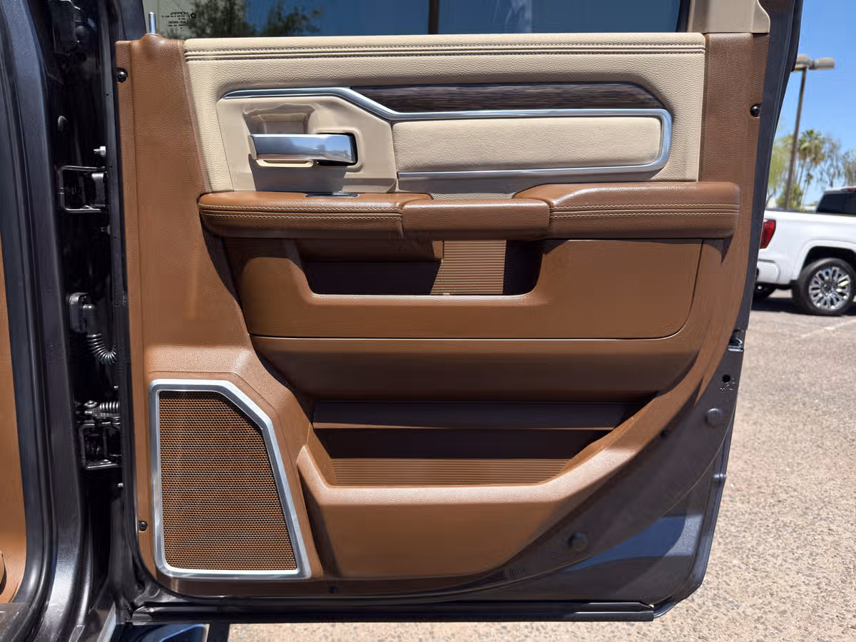 2020 Ram 3500 Laramie Crew Cab Image 25