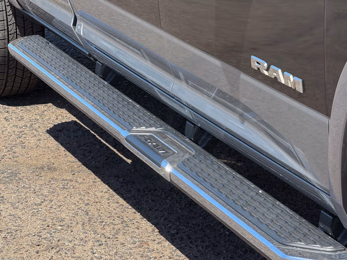 2020 Ram 3500 Laramie Crew Cab Image 12