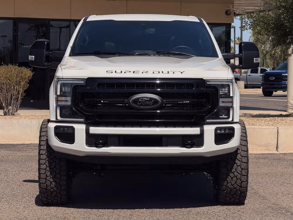 2022 Ford F-350 Super Duty Lariat Crew Cab Image 3