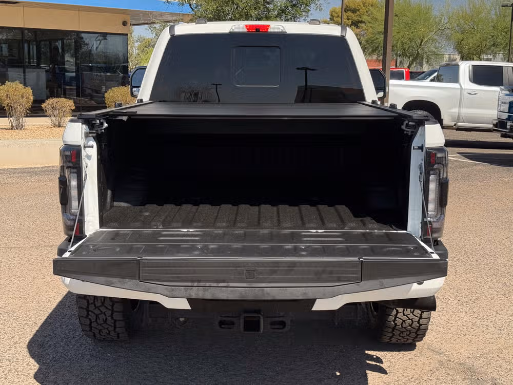 2022 Ford F-350 Super Duty Lariat Crew Cab Image 8
