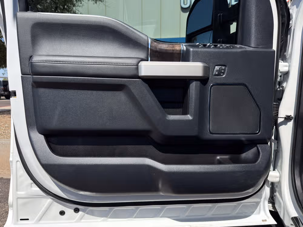 2022 Ford F-350 Super Duty Lariat Crew Cab Image 20