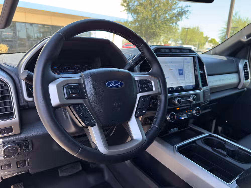 2022 Ford F-350 Super Duty Lariat Crew Cab Image 21