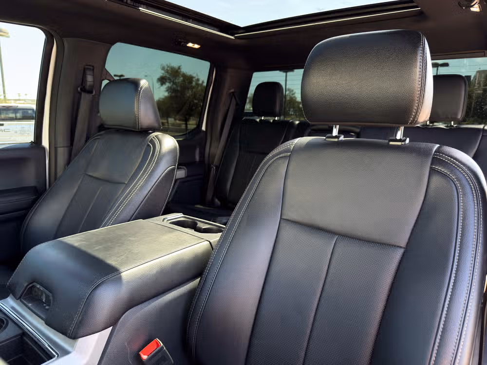 2022 Ford F-350 Super Duty Lariat Crew Cab Image 23
