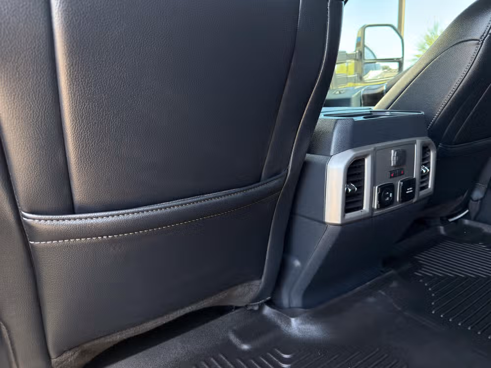 2022 Ford F-350 Super Duty Lariat Crew Cab Image 26