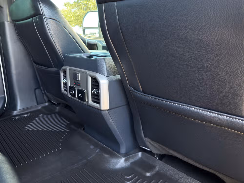 2022 Ford F-350 Super Duty Lariat Crew Cab Image 30
