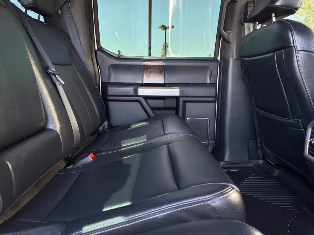 2022 Ford F-350 Super Duty Lariat Crew Cab Image 31
