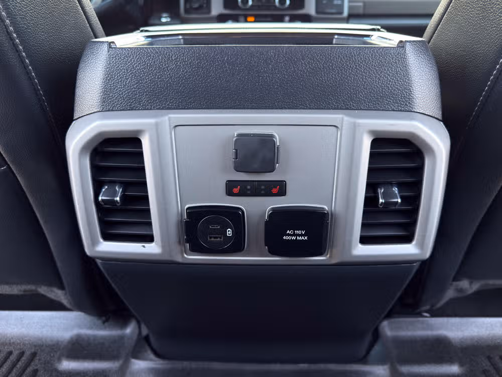 2022 Ford F-350 Super Duty Lariat Crew Cab Image 35