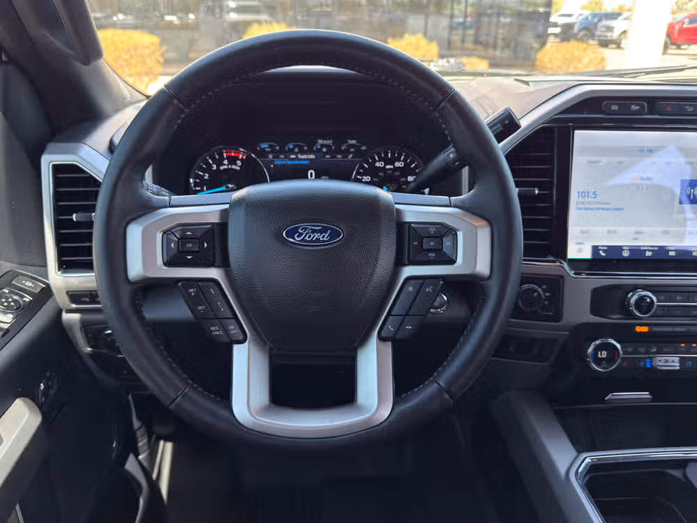 2022 Ford F-350 Super Duty Lariat Crew Cab Image 37