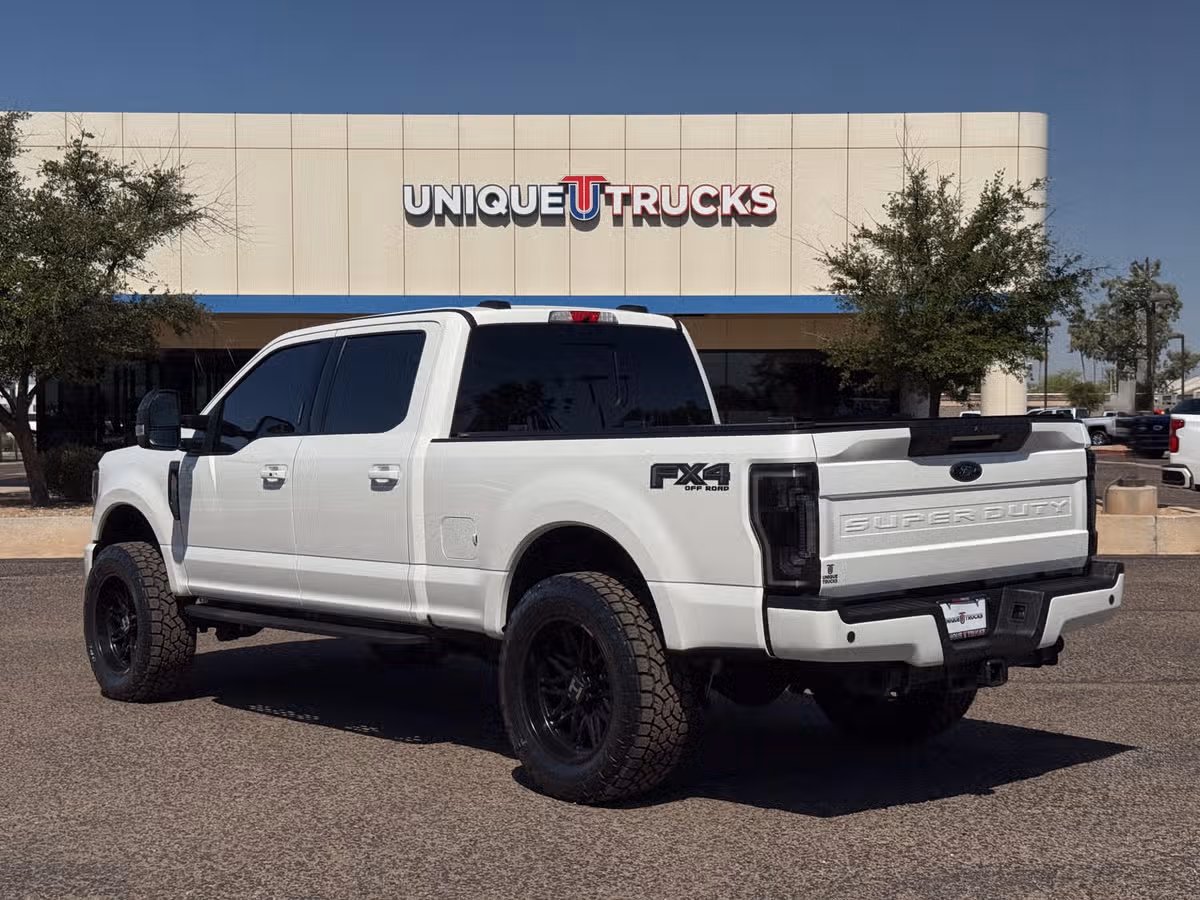 2022 Ford F-350 Super Duty Lariat Crew Cab Image 11