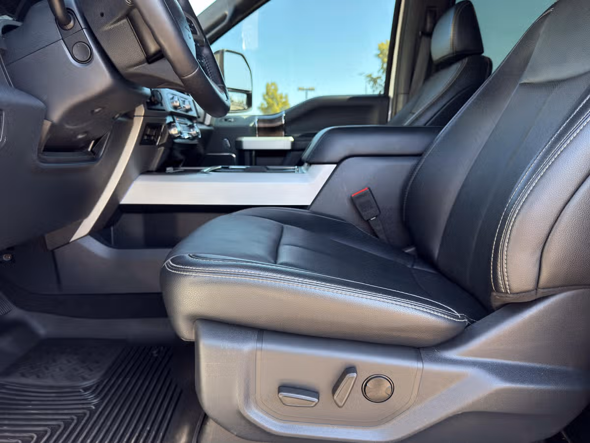 2022 Ford F-350 Super Duty Lariat Crew Cab Image 22