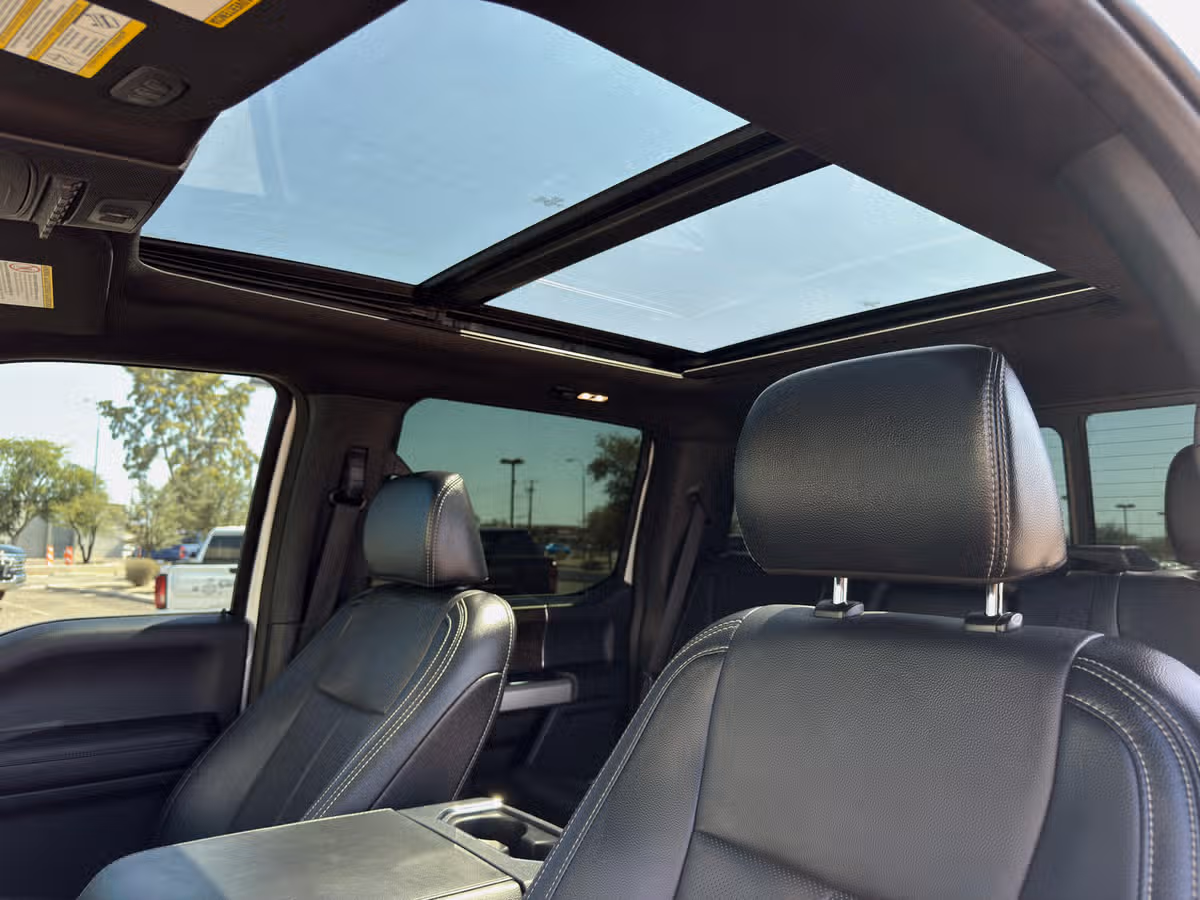 2022 Ford F-350 Super Duty Lariat Crew Cab Image 24