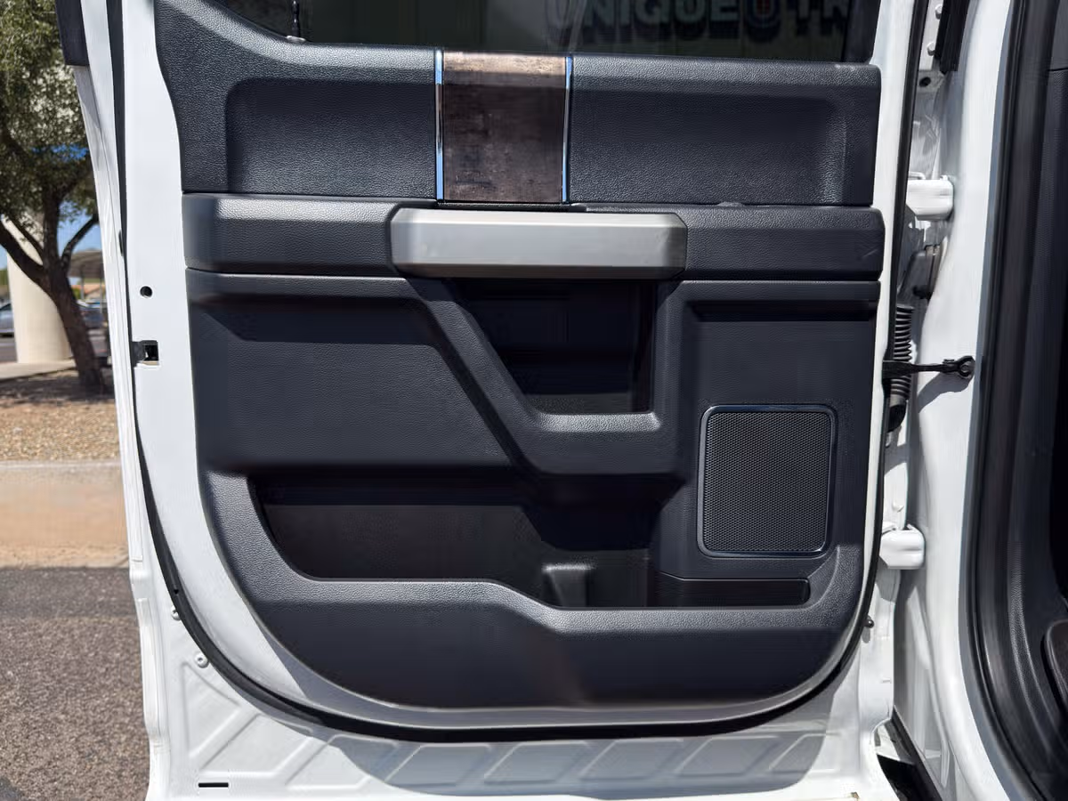 2022 Ford F-350 Super Duty Lariat Crew Cab Image 25