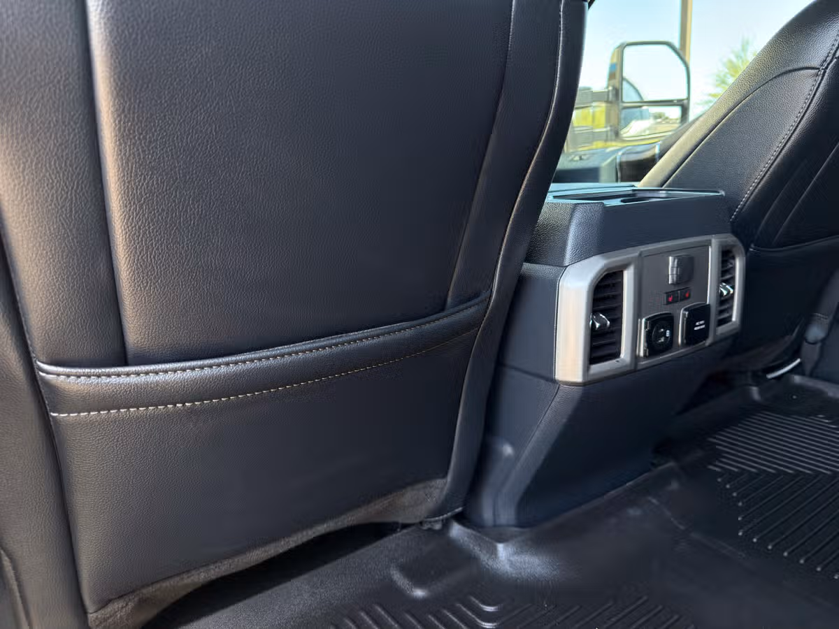 2022 Ford F-350 Super Duty Lariat Crew Cab Image 26