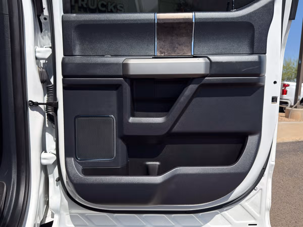 2022 Ford F-350 Super Duty Lariat Crew Cab Image 29
