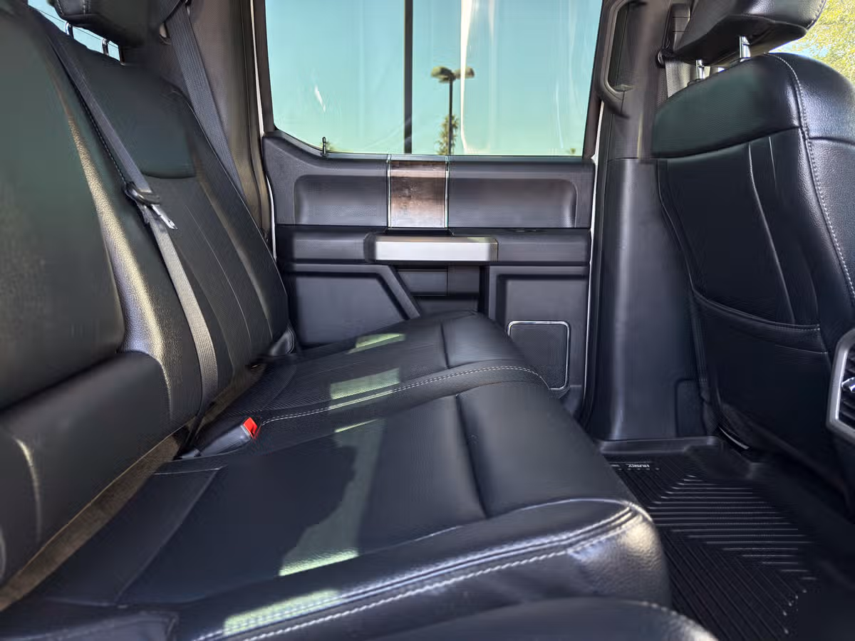2022 Ford F-350 Super Duty Lariat Crew Cab Image 31