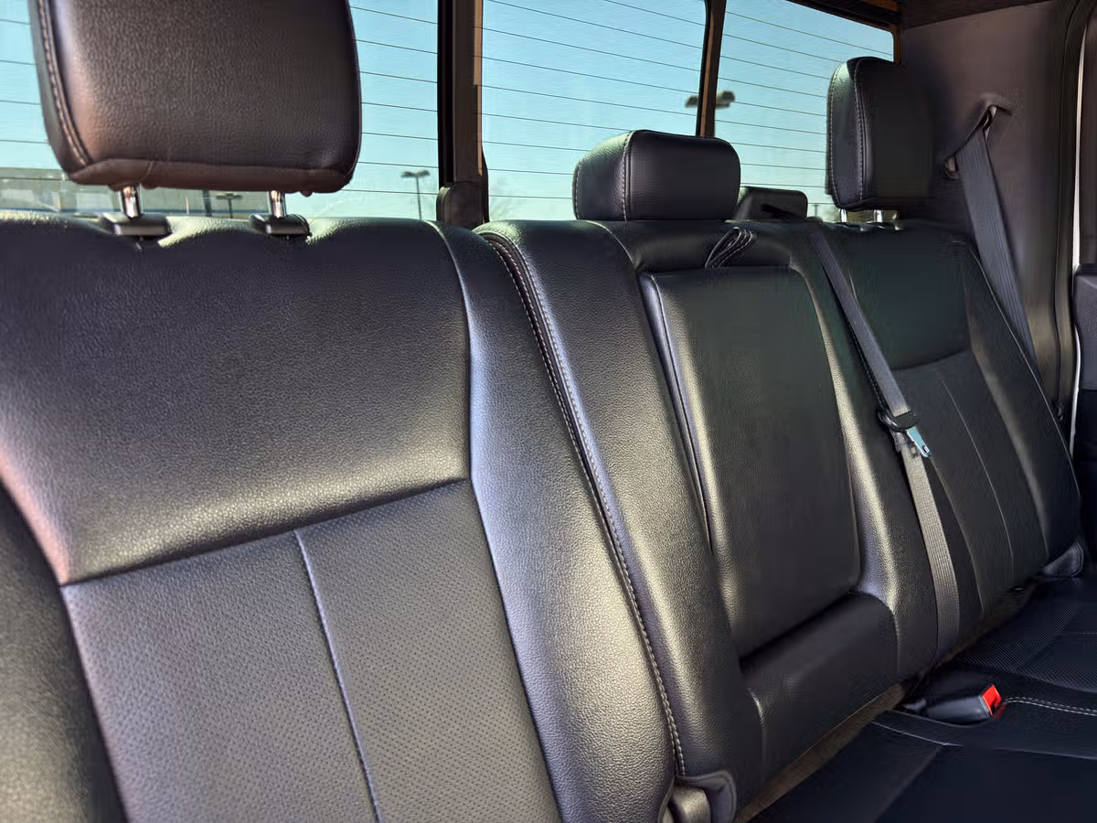 2022 Ford F-350 Super Duty Lariat Crew Cab Image 32