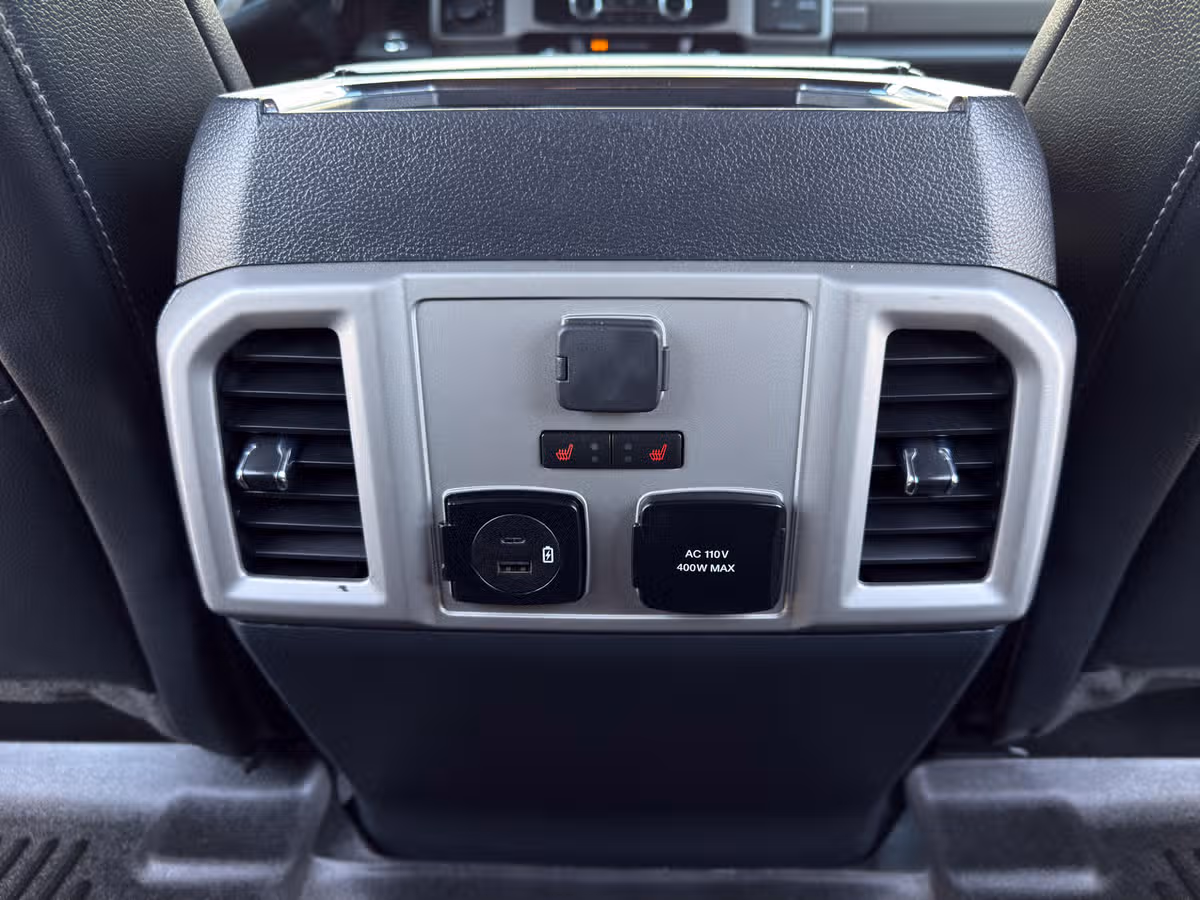 2022 Ford F-350 Super Duty Lariat Crew Cab Image 35