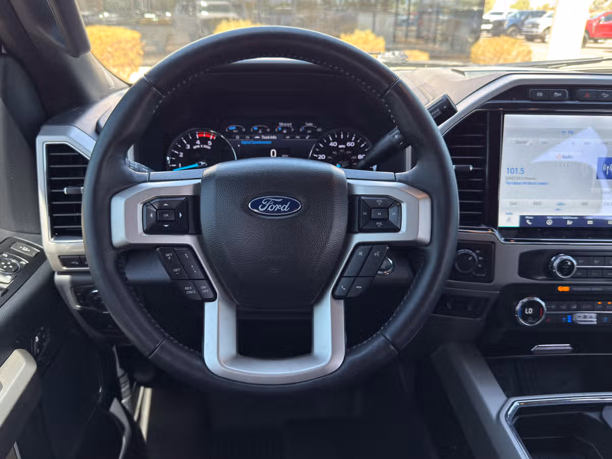 2022 Ford F-350 Super Duty Lariat Crew Cab Image 37