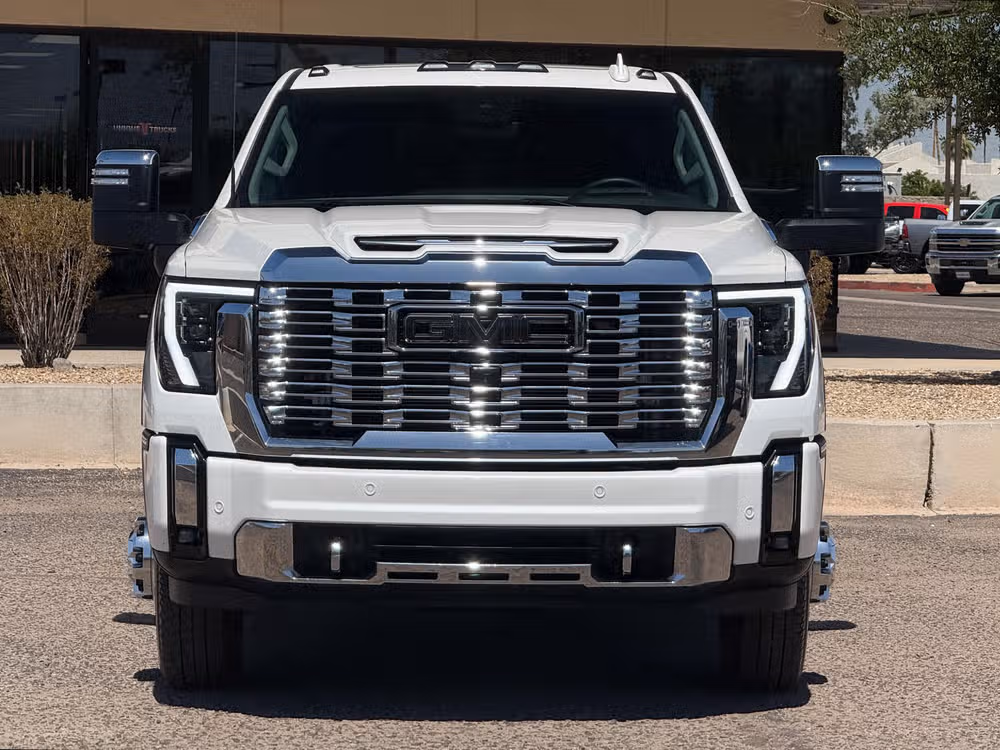 2024 GMC Sierra 3500HD Denali Crew Cab Image 3