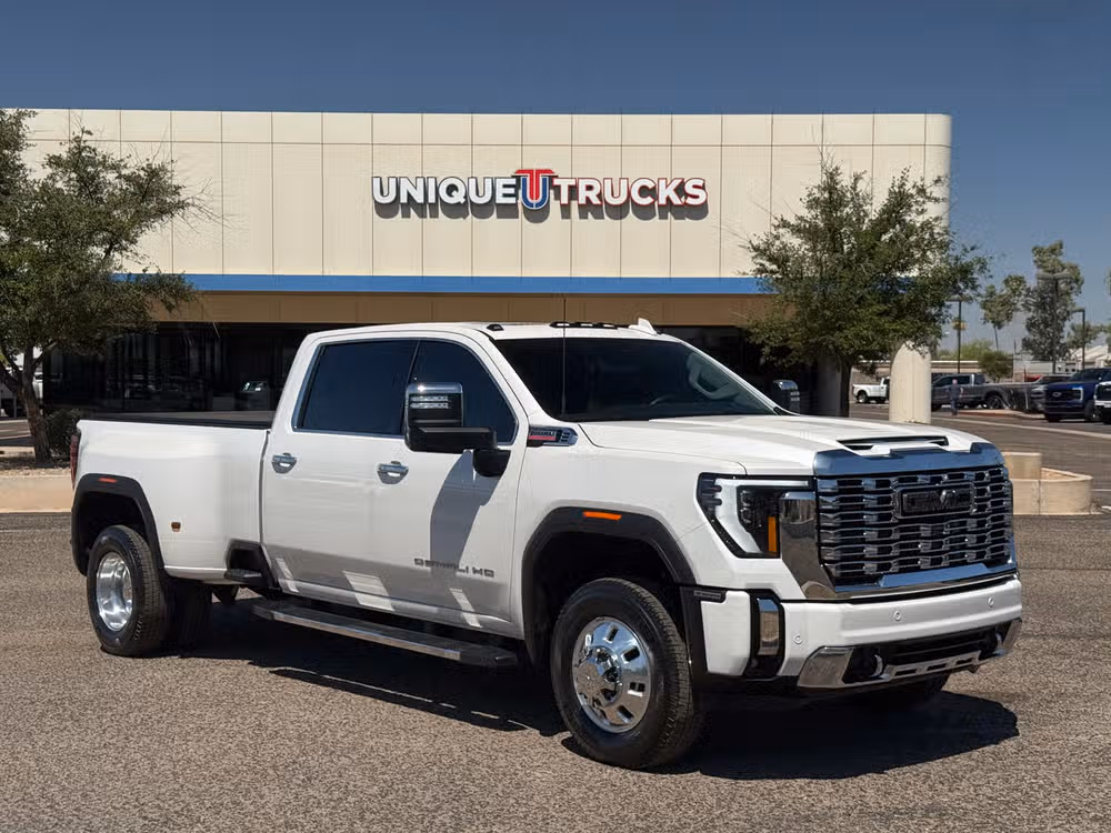 2024 GMC Sierra 3500HD Denali Crew Cab Image 5