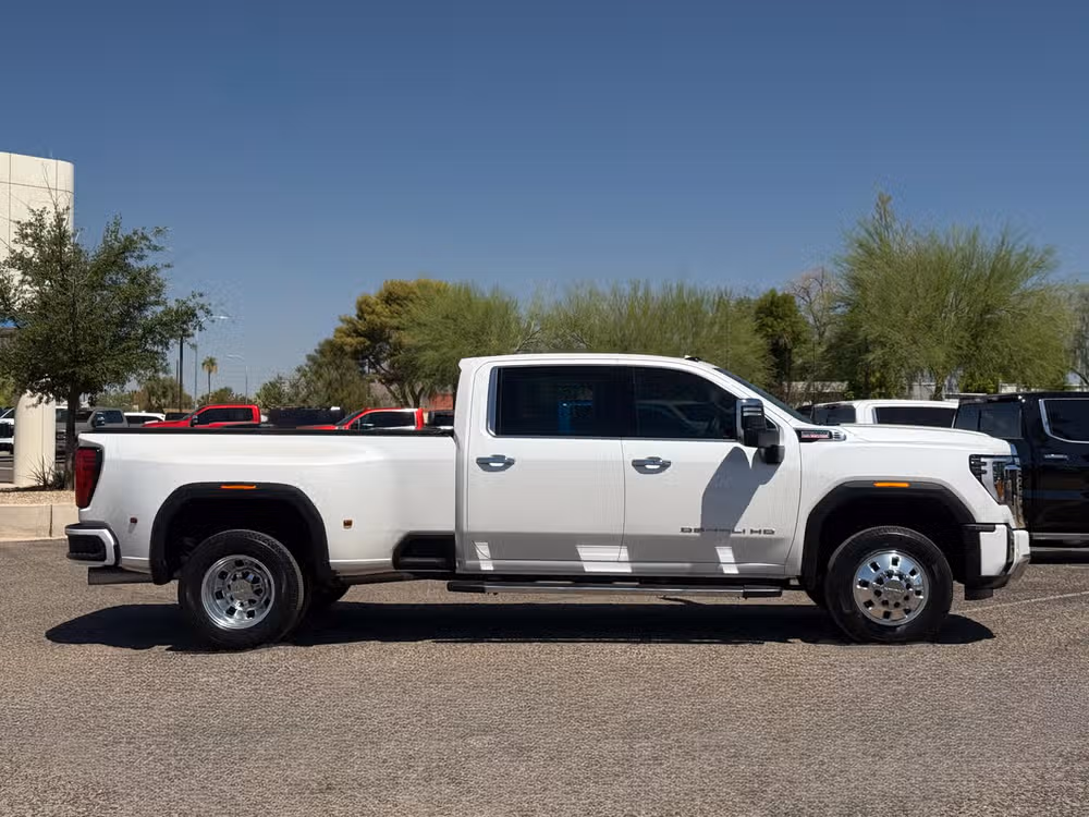 2024 GMC Sierra 3500HD Denali Crew Cab Image 6