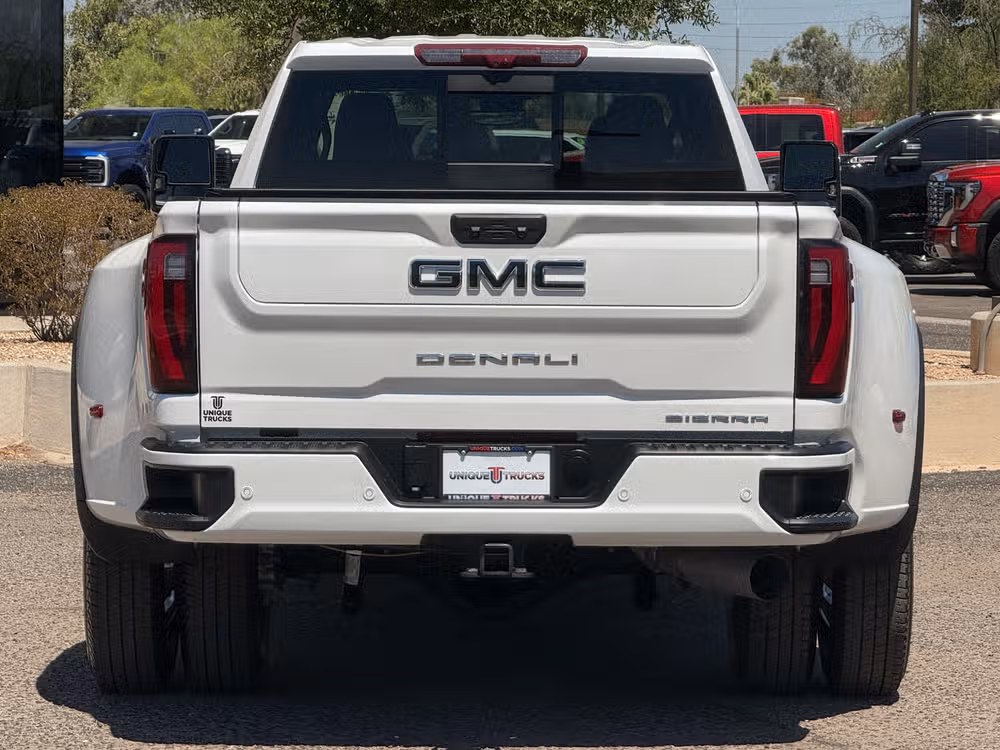 2024 GMC Sierra 3500HD Denali Crew Cab Image 9
