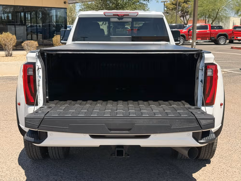 2024 GMC Sierra 3500HD Denali Crew Cab Image 10
