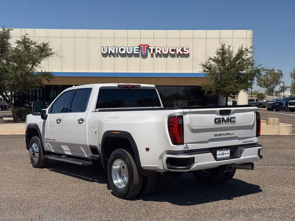 2024 GMC Sierra 3500HD Denali Crew Cab Image 12
