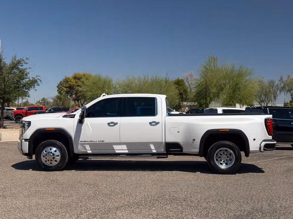 2024 GMC Sierra 3500HD Denali Crew Cab Image 13