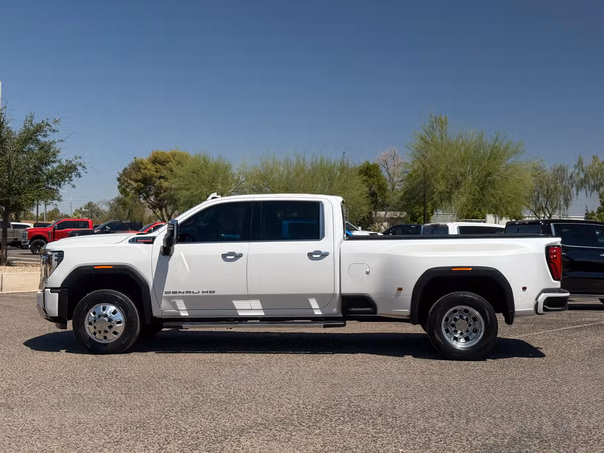2024 GMC Sierra 3500HD Denali Crew Cab Image 13