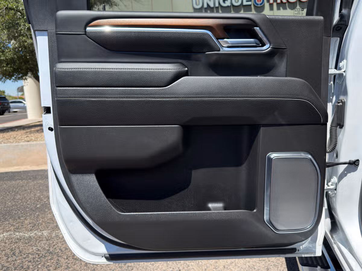 2024 GMC Sierra 3500HD Denali Crew Cab Image 23