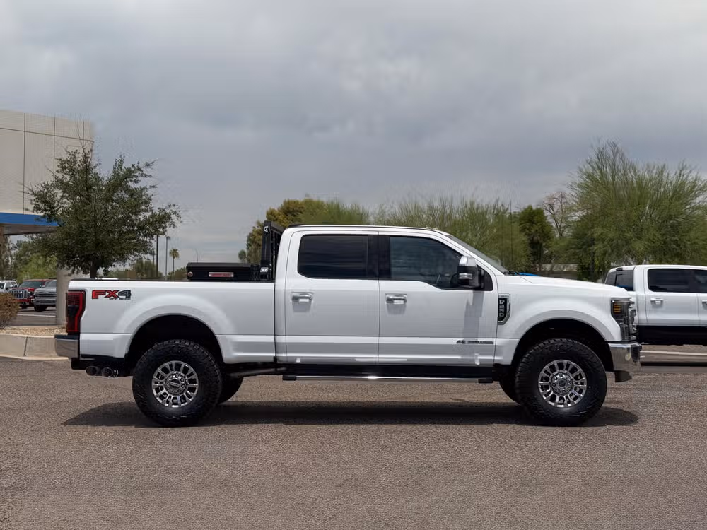 2021 Ford F-250 Super Duty XLT Crew Cab Lower Image 2