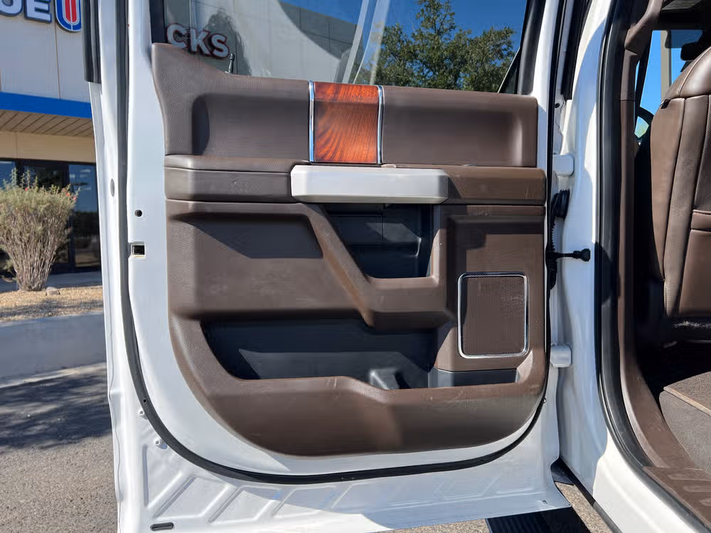 2019 Ford F-450 Super Duty King Ranch Crew Cab Image 16
