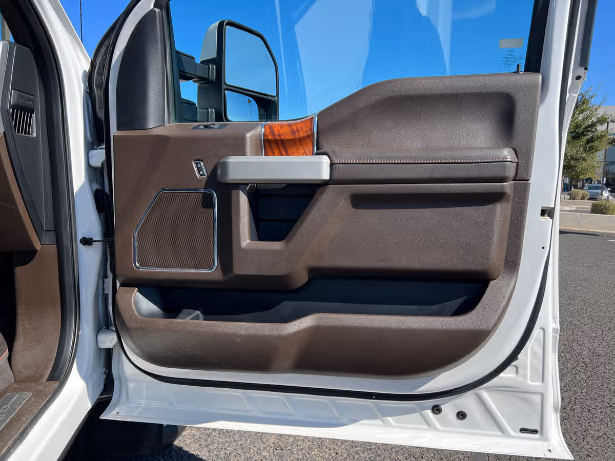 2019 Ford F-450 Super Duty King Ranch Crew Cab Image 22