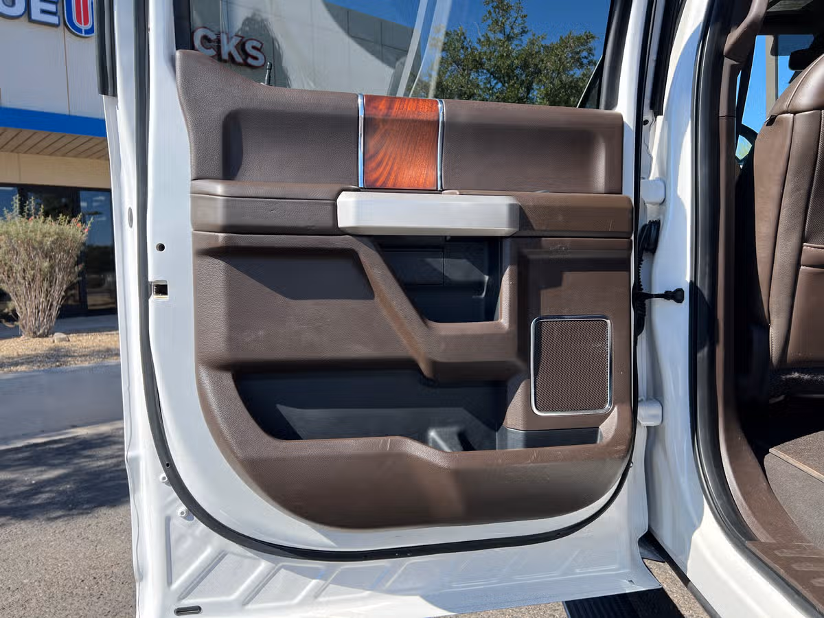 2019 Ford F-450 Super Duty King Ranch Crew Cab Image 16