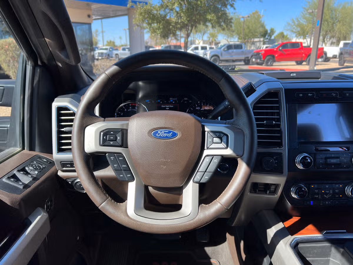 2019 Ford F-450 Super Duty King Ranch Crew Cab Image 28